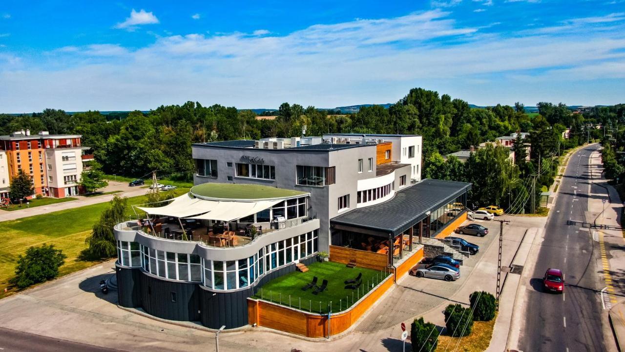 Hotel Kristály Konferencia&Wellness Ajka Exterior foto